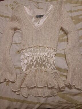 Terra Nostra White Knit V-Neck Layered Sweater with Satin Waist